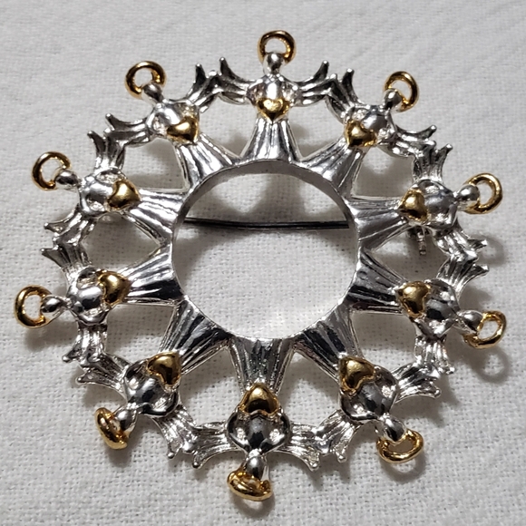 Beautiful Vintage Avon "Circle of Angels" Silvertone and Goldtone Brooch - Picture 3 of 8